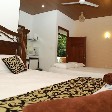Bed and Breakfast Happy Spring Guest Mirissa Exterior foto
