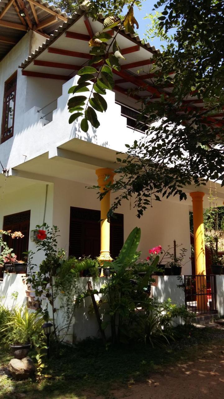 Bed and Breakfast Happy Spring Guest Mirissa Exterior foto