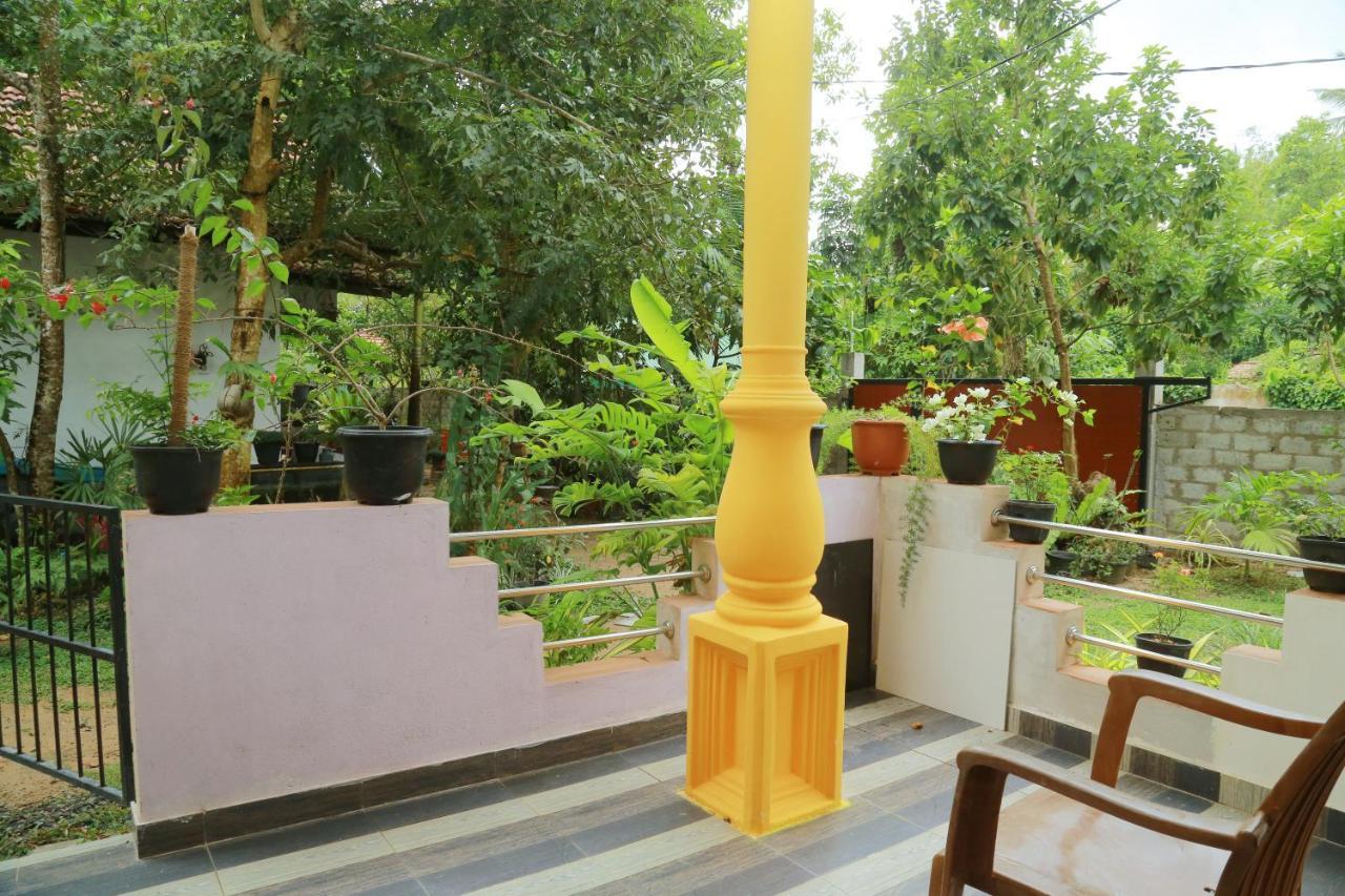 Bed and Breakfast Happy Spring Guest Mirissa Exterior foto