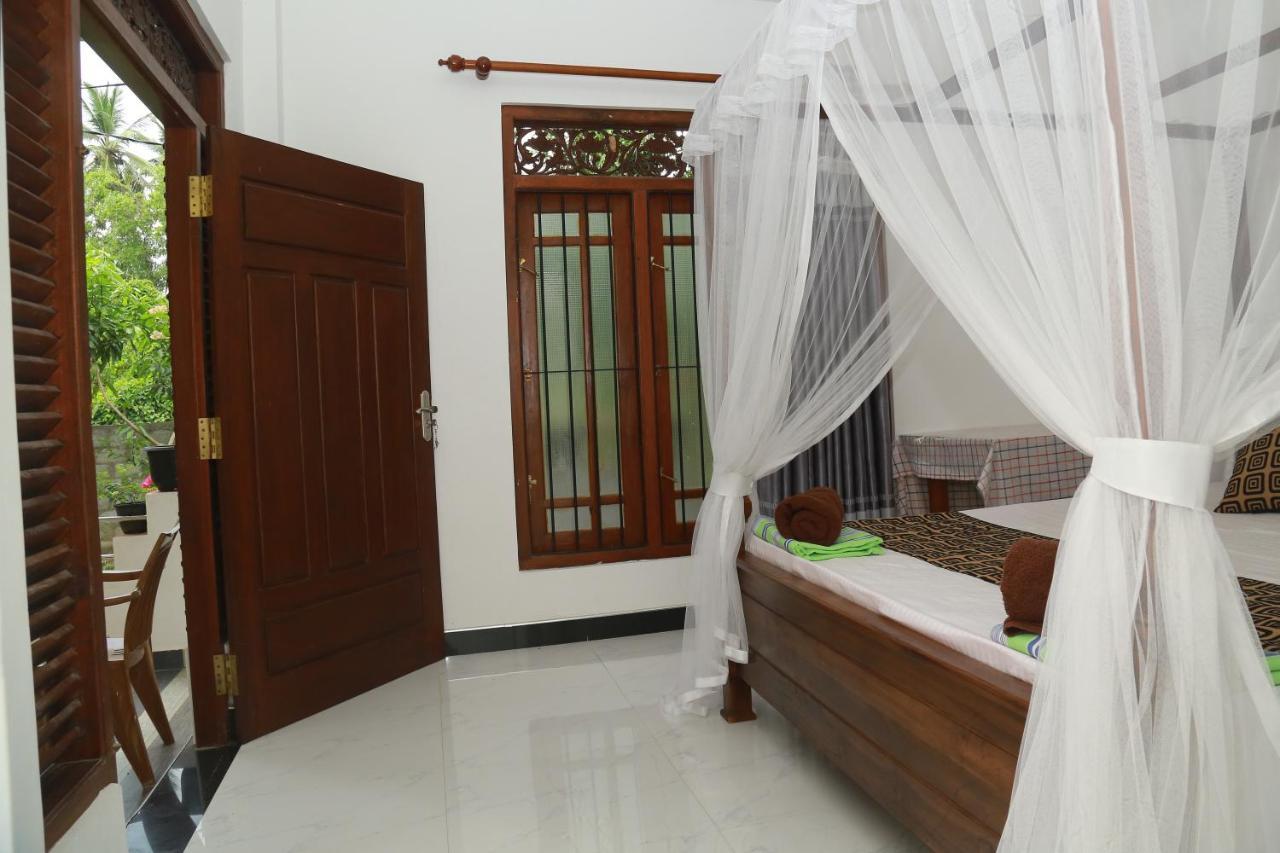 Bed and Breakfast Happy Spring Guest Mirissa Exterior foto