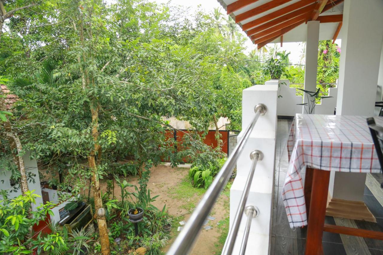 Bed and Breakfast Happy Spring Guest Mirissa Exterior foto