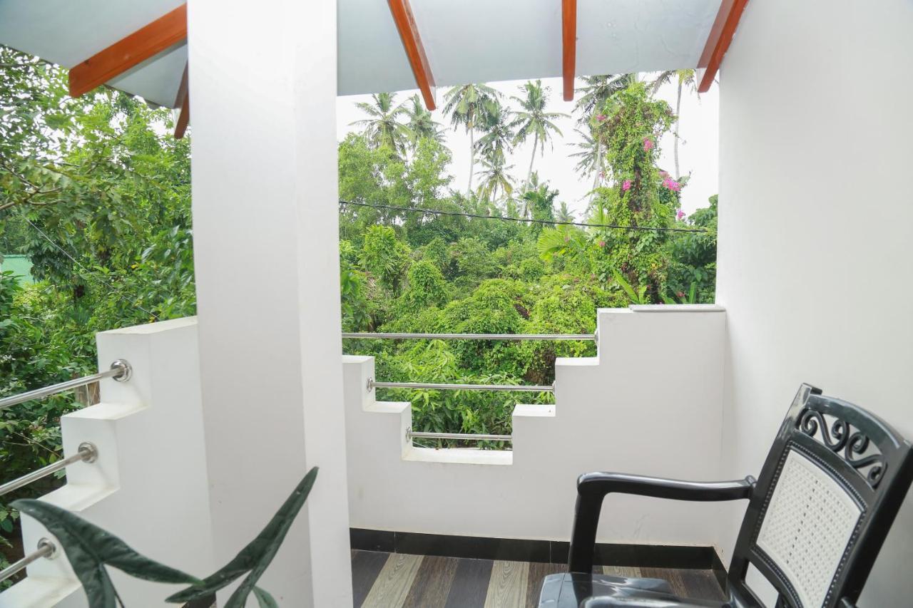 Bed and Breakfast Happy Spring Guest Mirissa Exterior foto