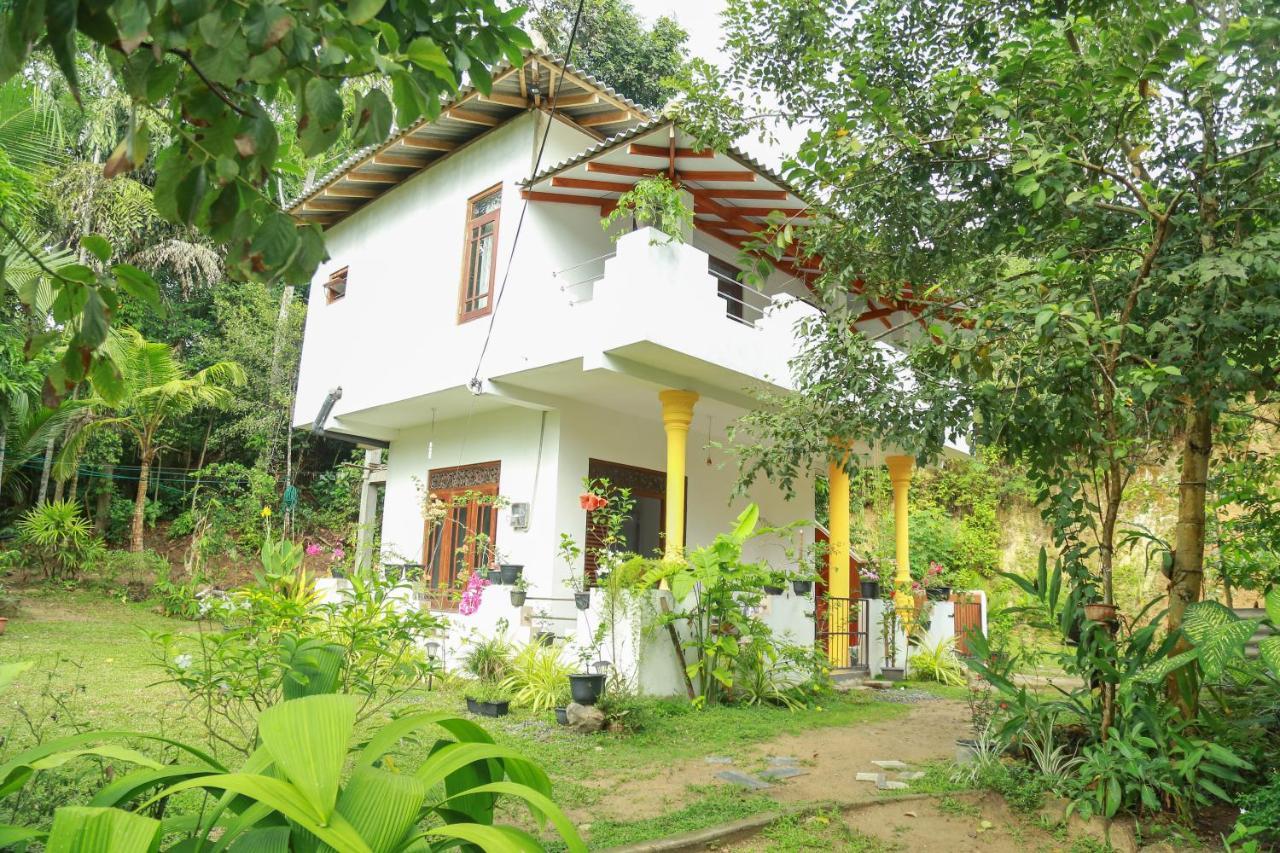 Bed and Breakfast Happy Spring Guest Mirissa Exterior foto