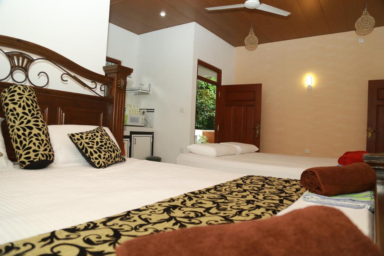 Bed and Breakfast Happy Spring Guest Mirissa Exterior foto